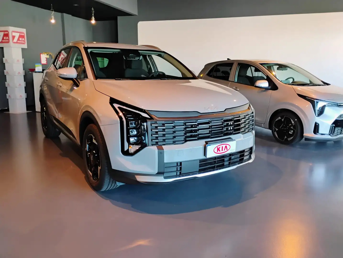 Kia Sportage Sportage V 2025 1.6 t-gdi hev Style at6 Grigio - 1
