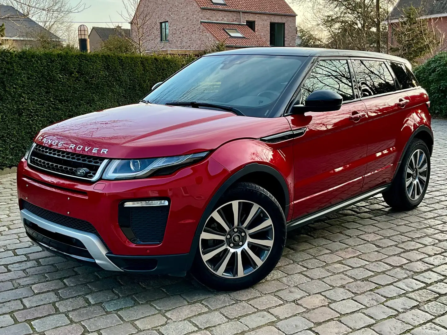 Land Rover Range Rover Evoque 2.0 TD4 4WD SE Dynamic ### 29000 km ### Rouge - 1