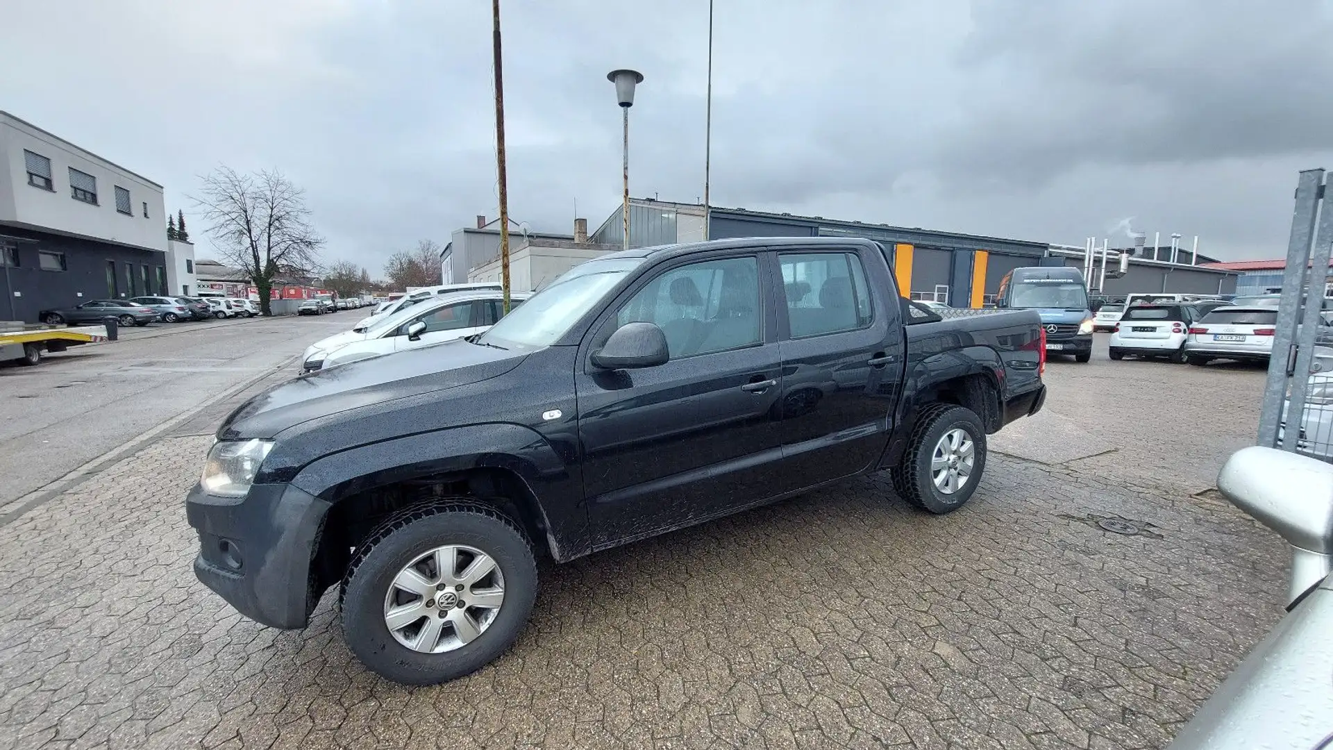 Volkswagen Amarok Basis DoubleCab Schwarz - 1