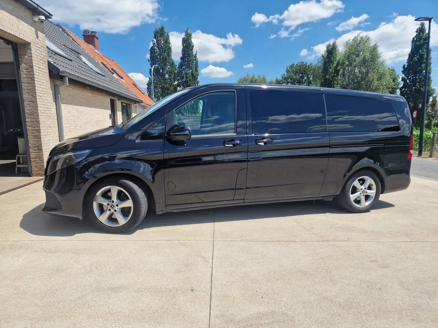 Mercedes-Benz V 220 V 220 d extralang 9G-TRONIC Avantgarde Edition Zwart - 2