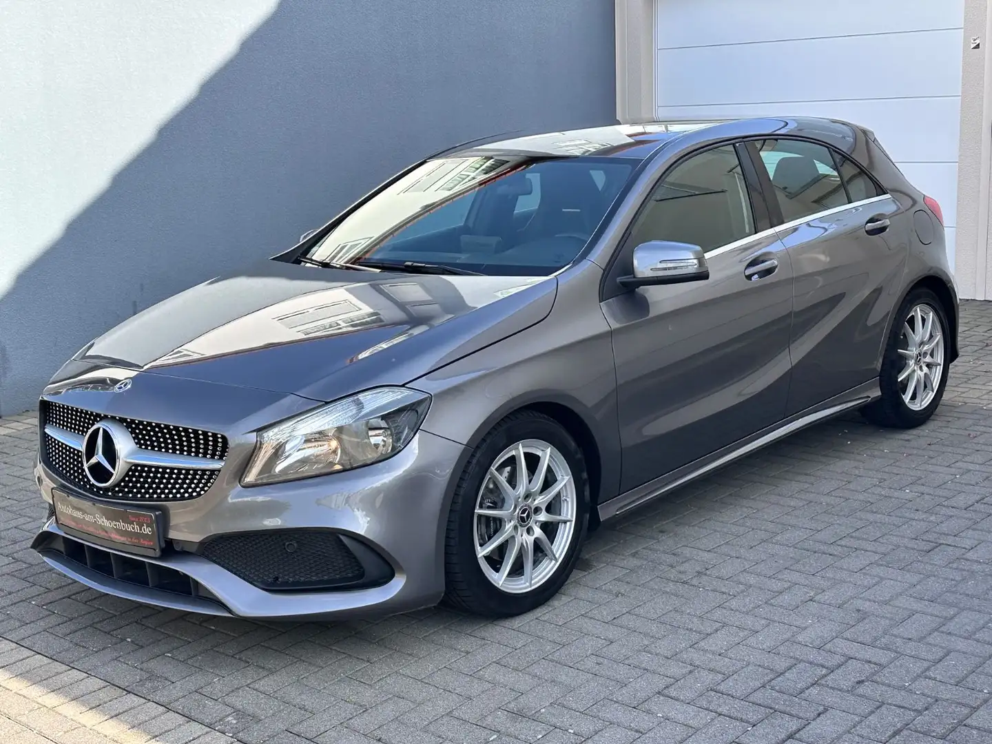 Mercedes-Benz A 200 d DCT*AMG Line*93tKM*Kamera*Navi* Grau - 1