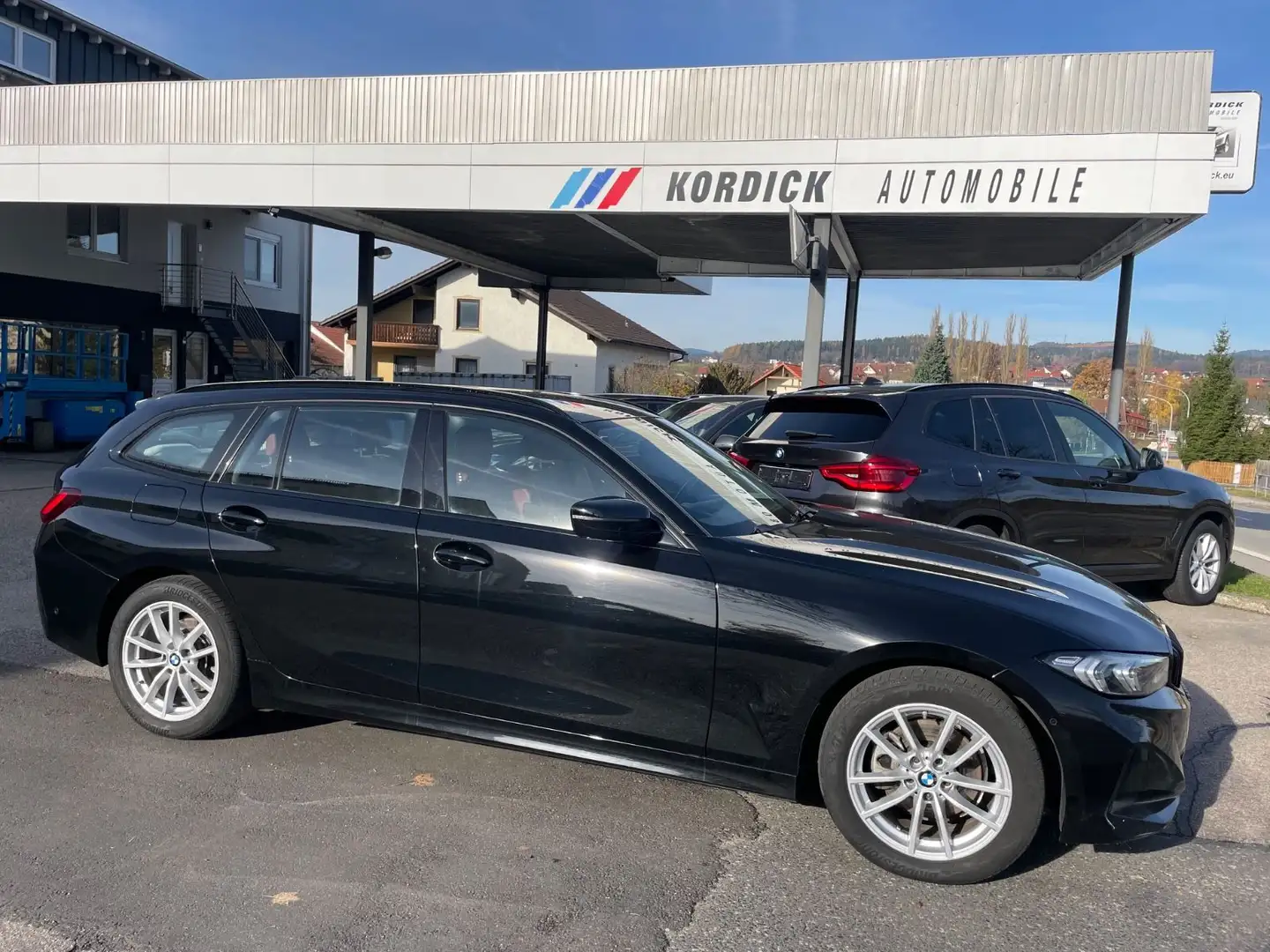 BMW 320 dA TOURING G21 LCI/LC"PR"/WIDESCREEN/AHK/CAM Schwarz - 2