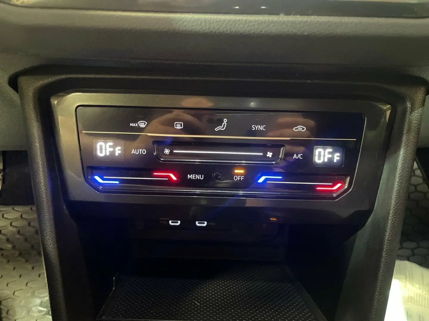 Volkswagen Tiguan 2.0TDI Life 110kW Rojo - 2