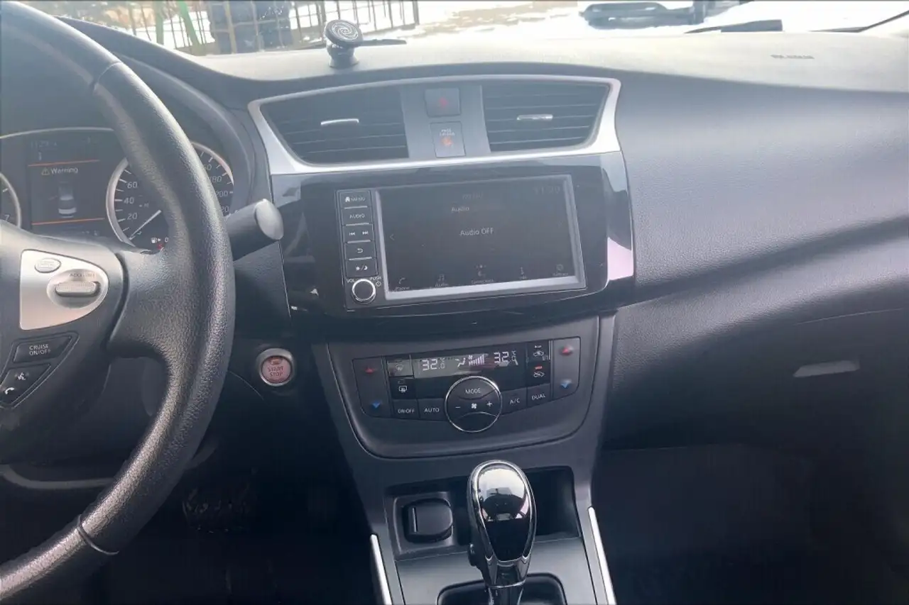 Nissan Sentra снимка Nissan Sentra