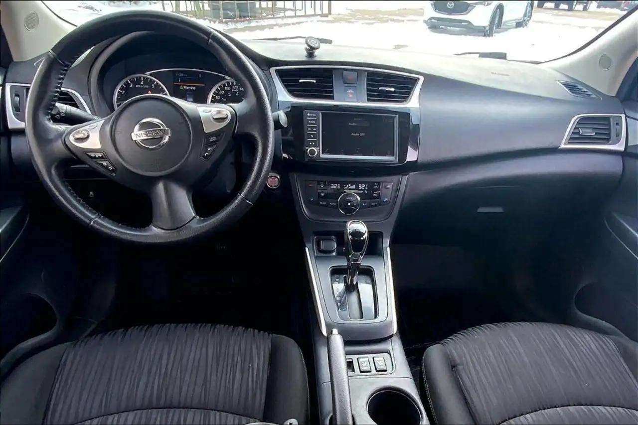 Nissan Sentra снимка Nissan Sentra