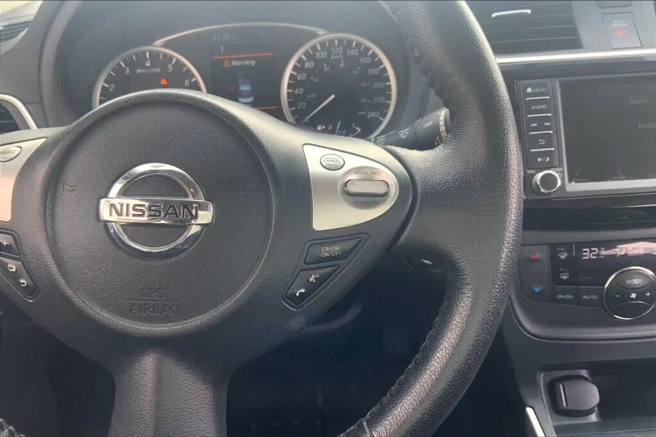 Nissan Sentra снимка Nissan Sentra