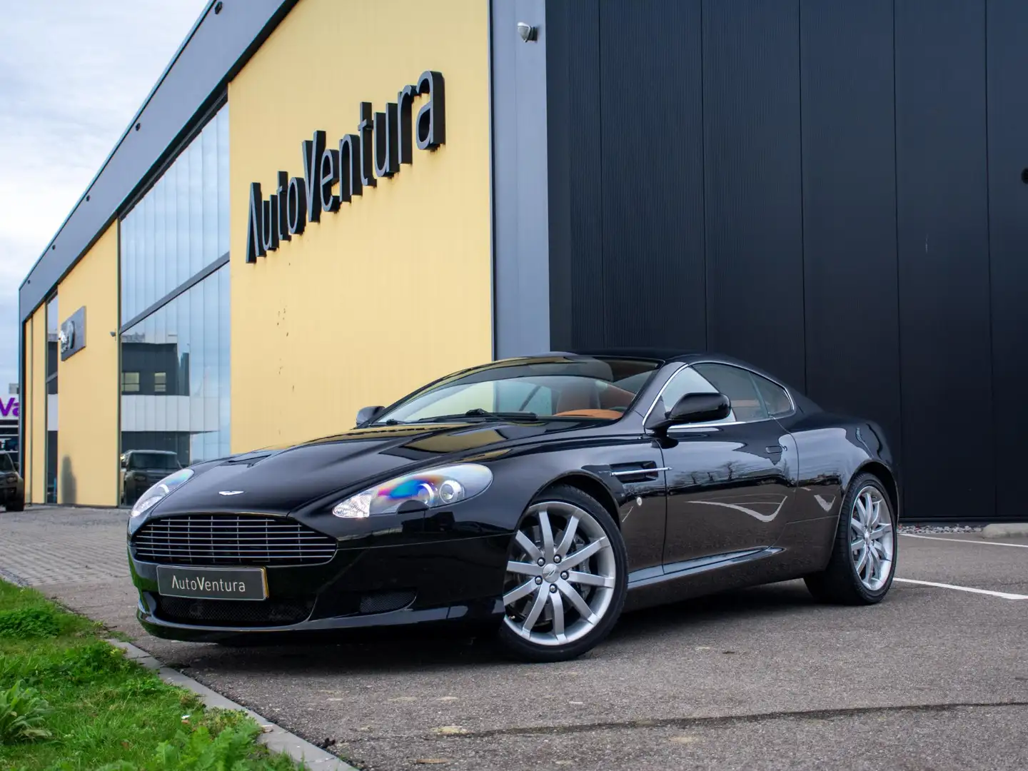 Aston Martin DB9 5.9 V12 Touchtronic | PDC | Cruise control | Stoel Schwarz - 1