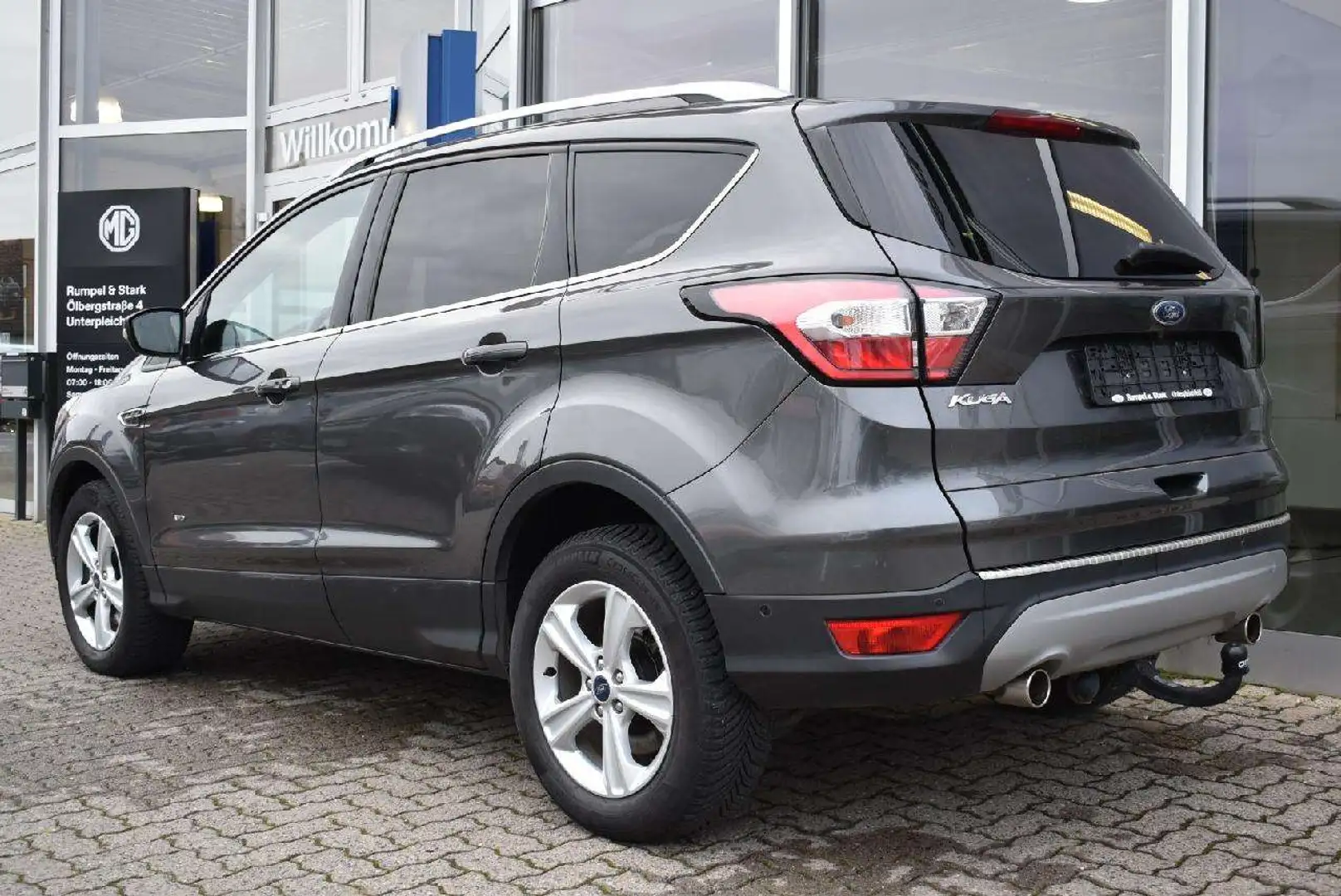 Ford Kuga Titanium Grau - 1