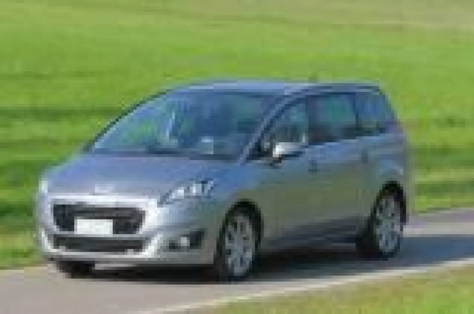 Peugeot 5008 BlueHDi 120 7 posti Gris - 2