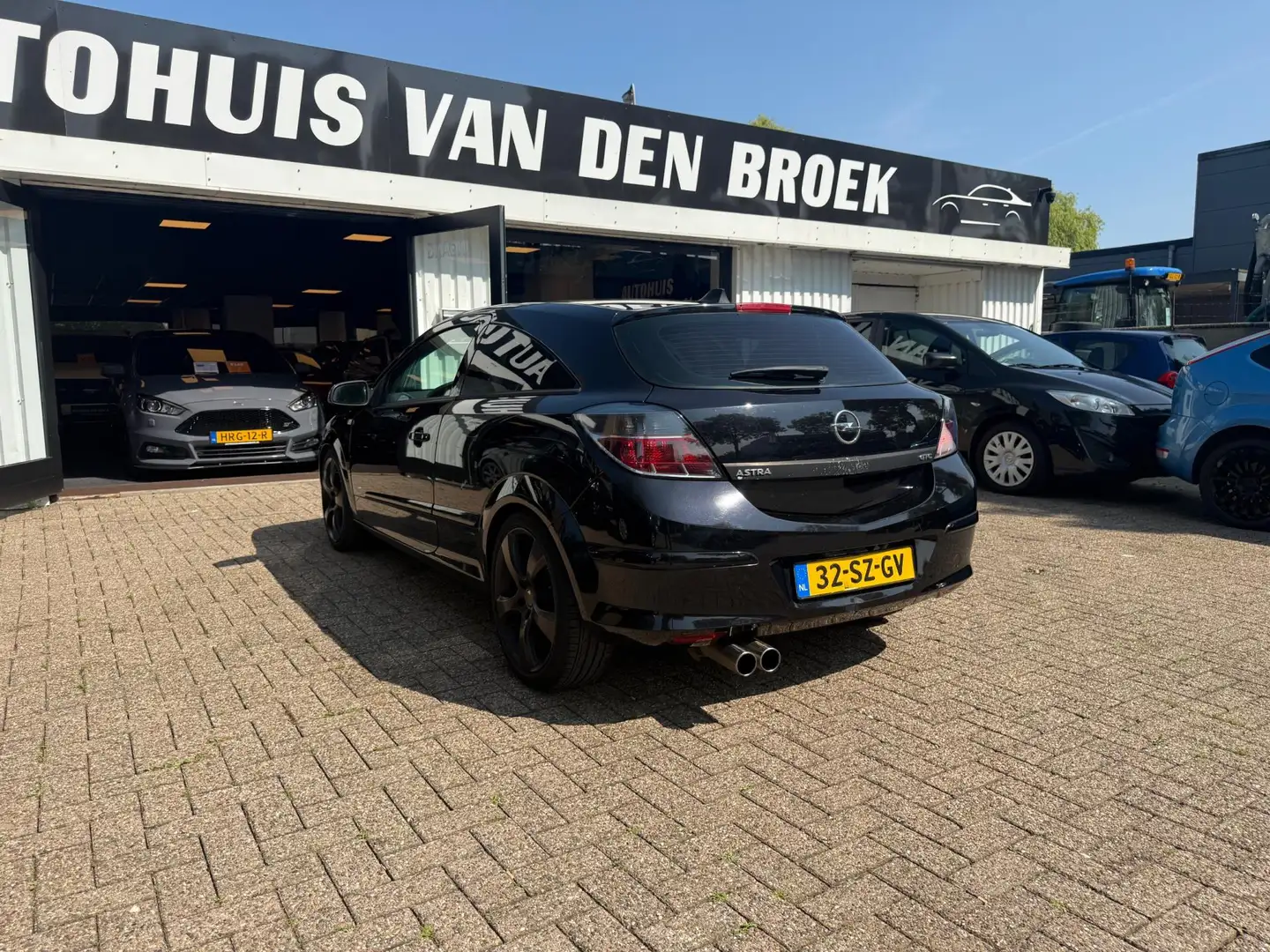 Opel Astra GTC 1.4 Edition Airco Cruise Ctr Lmv Elek Pakket A Negru - 2