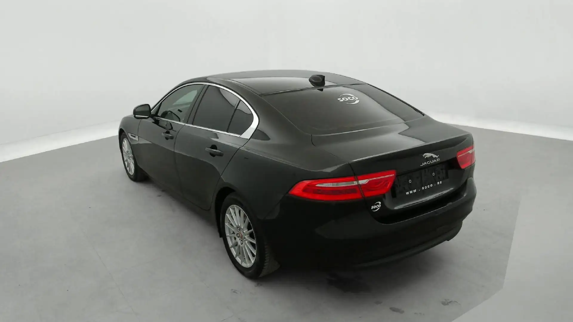 Jaguar XE 2.0 D E-Performance CAMERA/CRUISE/SG CH/BOITE AUTO Noir - 2