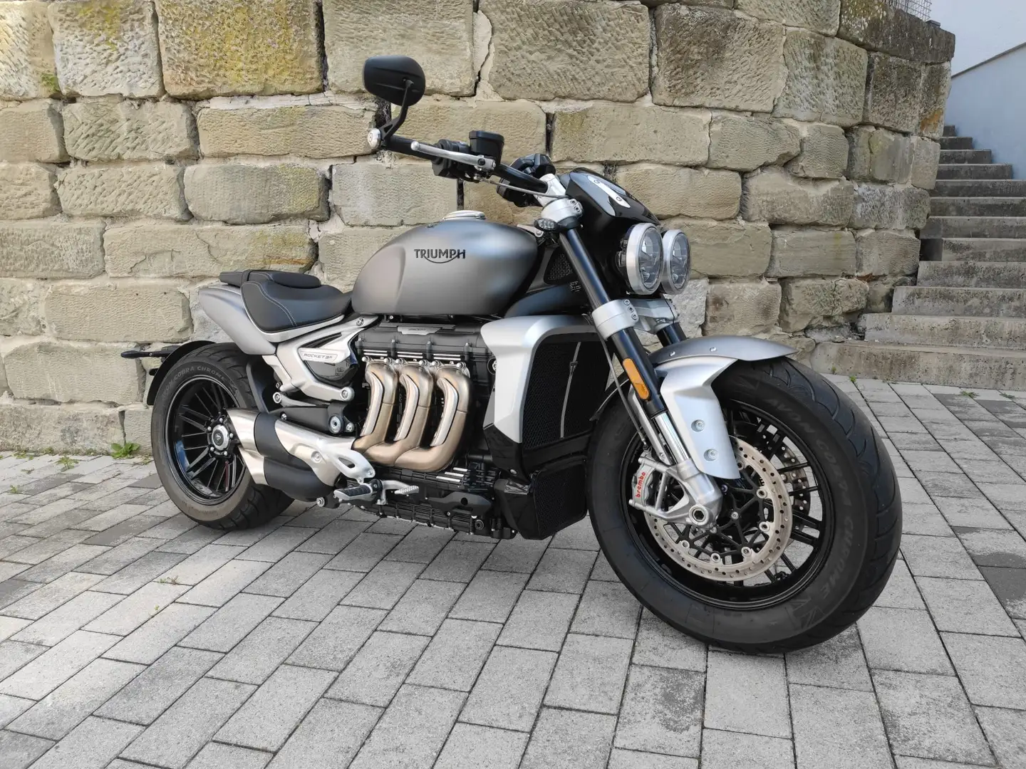 Triumph Rocket 3 R Triumph Rocket 3 R erst 2.700 KM Grau - 1