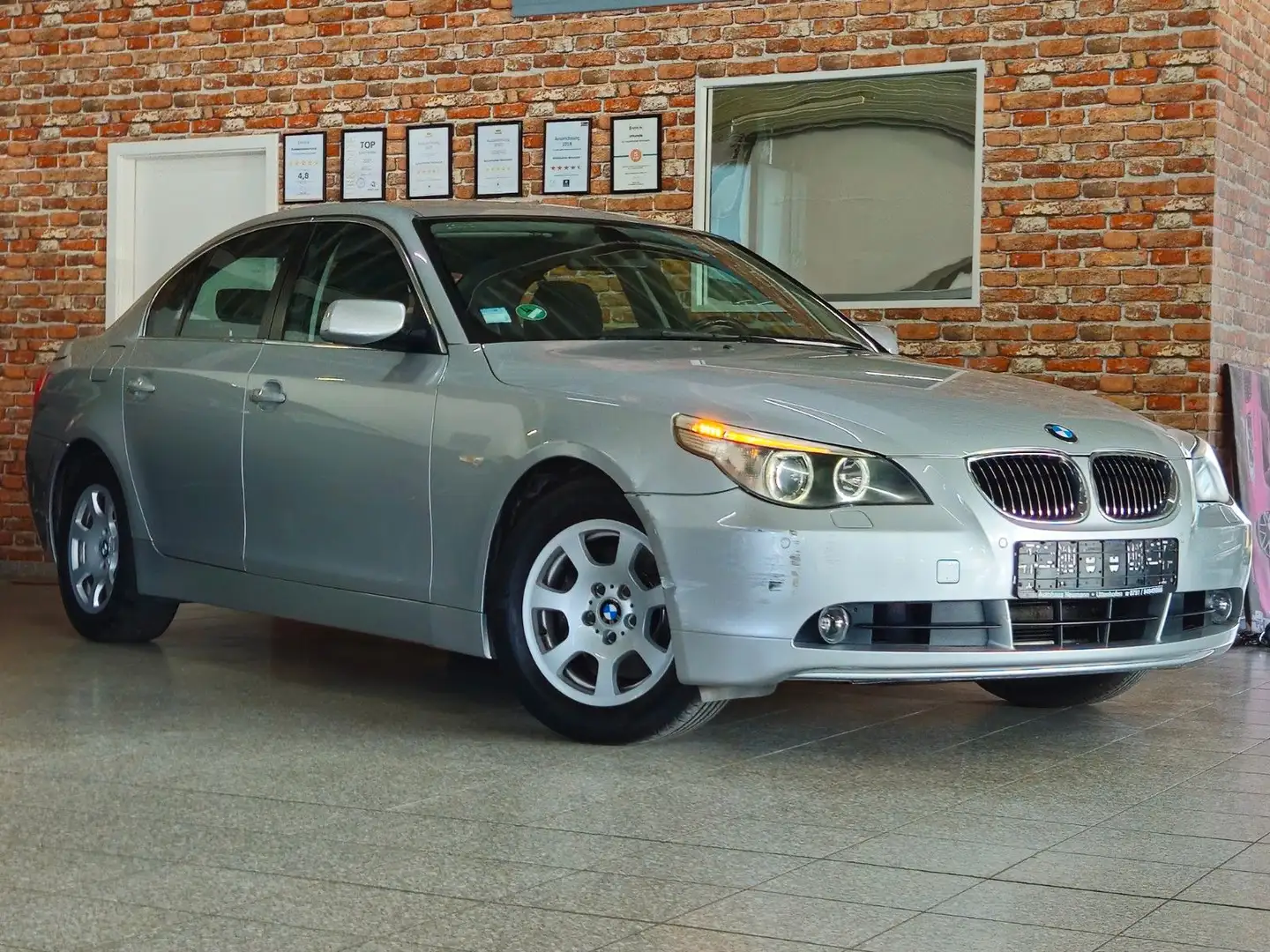BMW 525 5 Lim. 525i Xenon-Navi-Klimaaut.-PDC-1. Hand Silber - 1