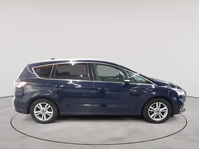 Ford S-Max view 3