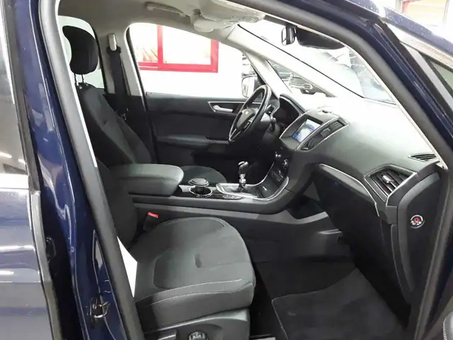 Ford S-Max view 8