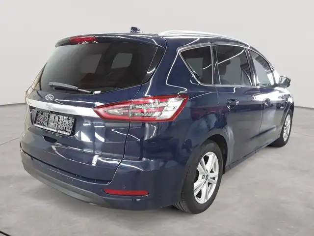 Ford S-Max view 4