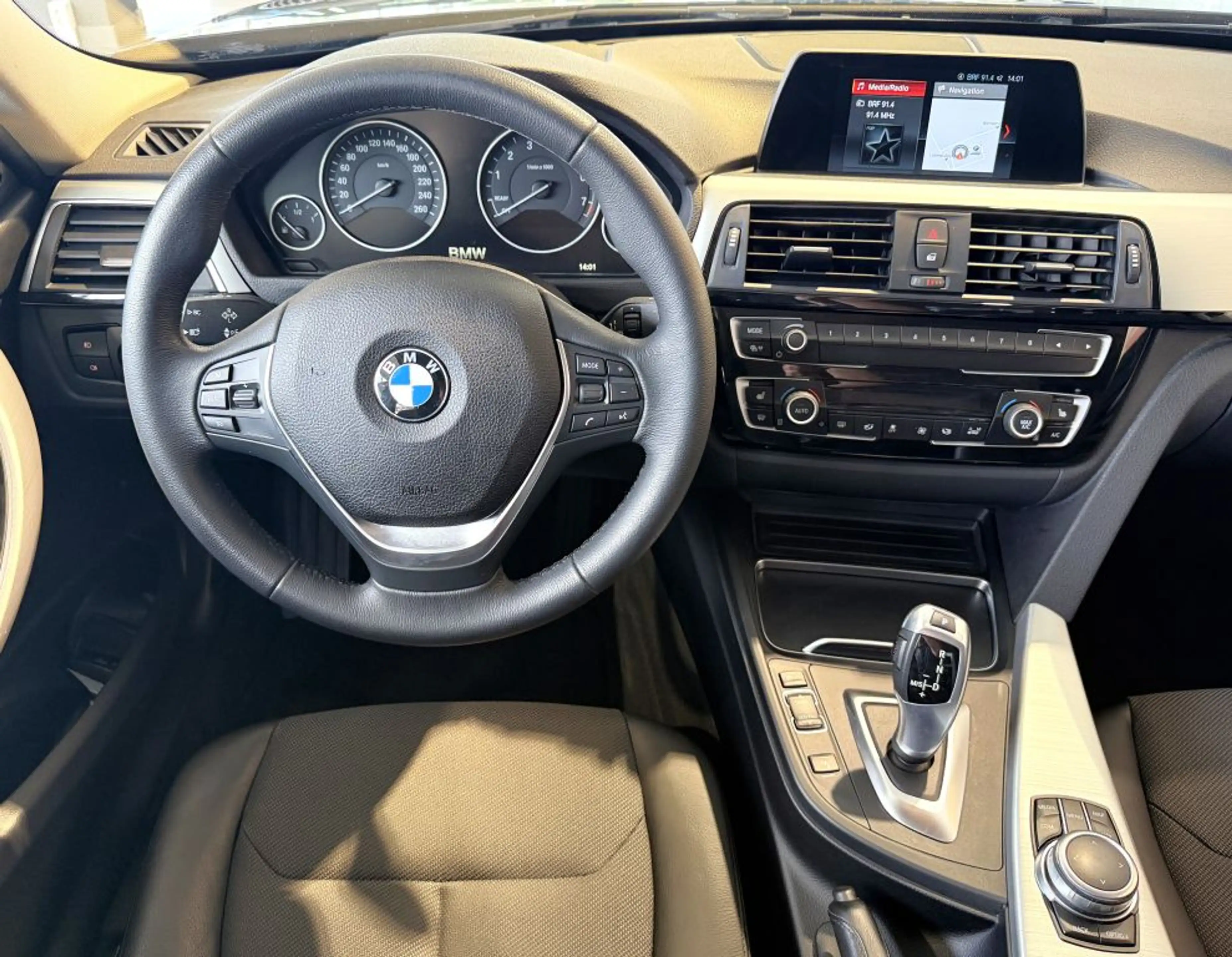 BMW 320 i Advantage Aut.8G LED+NAVI+HIFI+AL+SITZH+ — photo 4