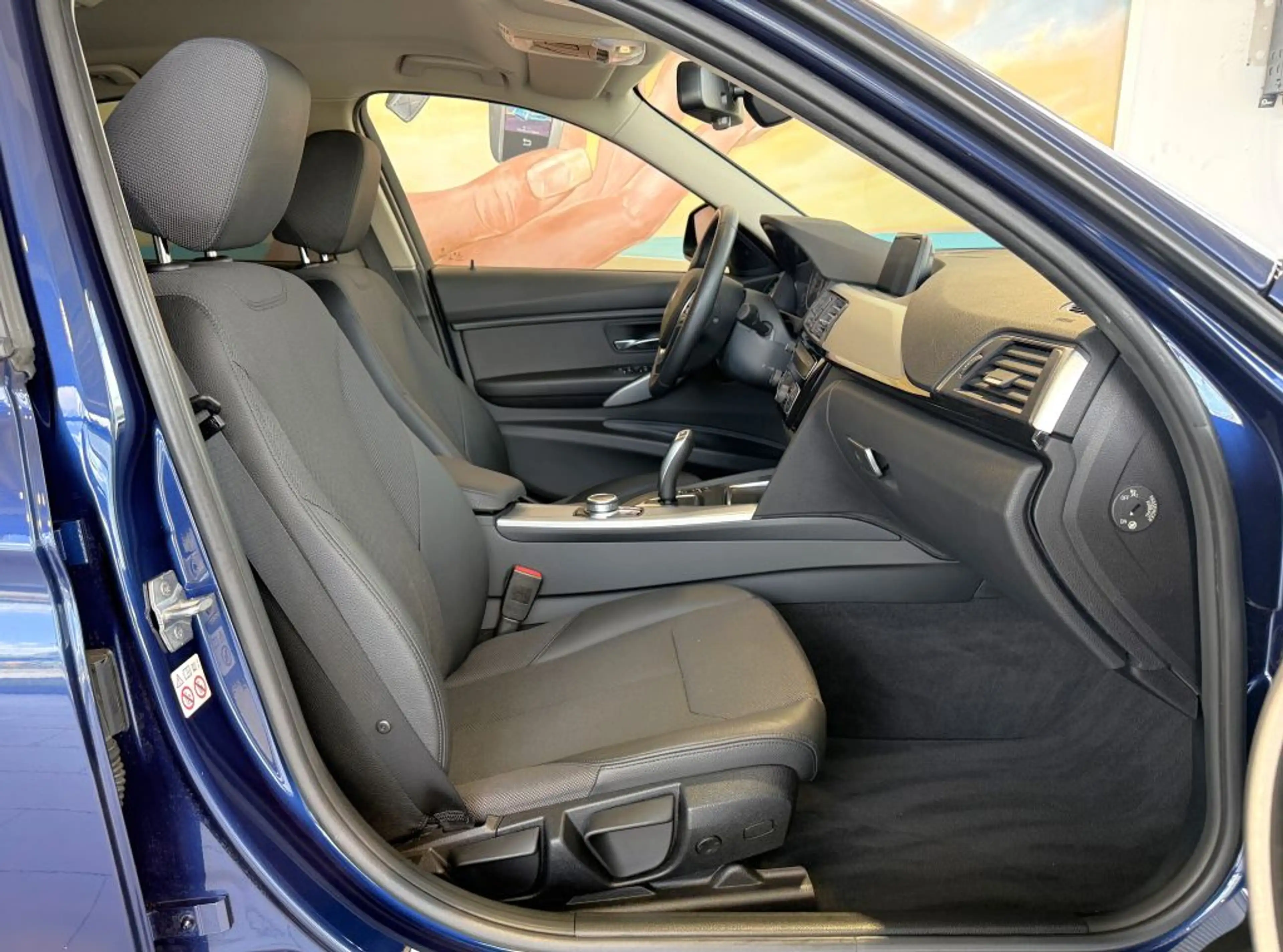 BMW 320 i Advantage Aut.8G LED+NAVI+HIFI+AL+SITZH+ — photo 5