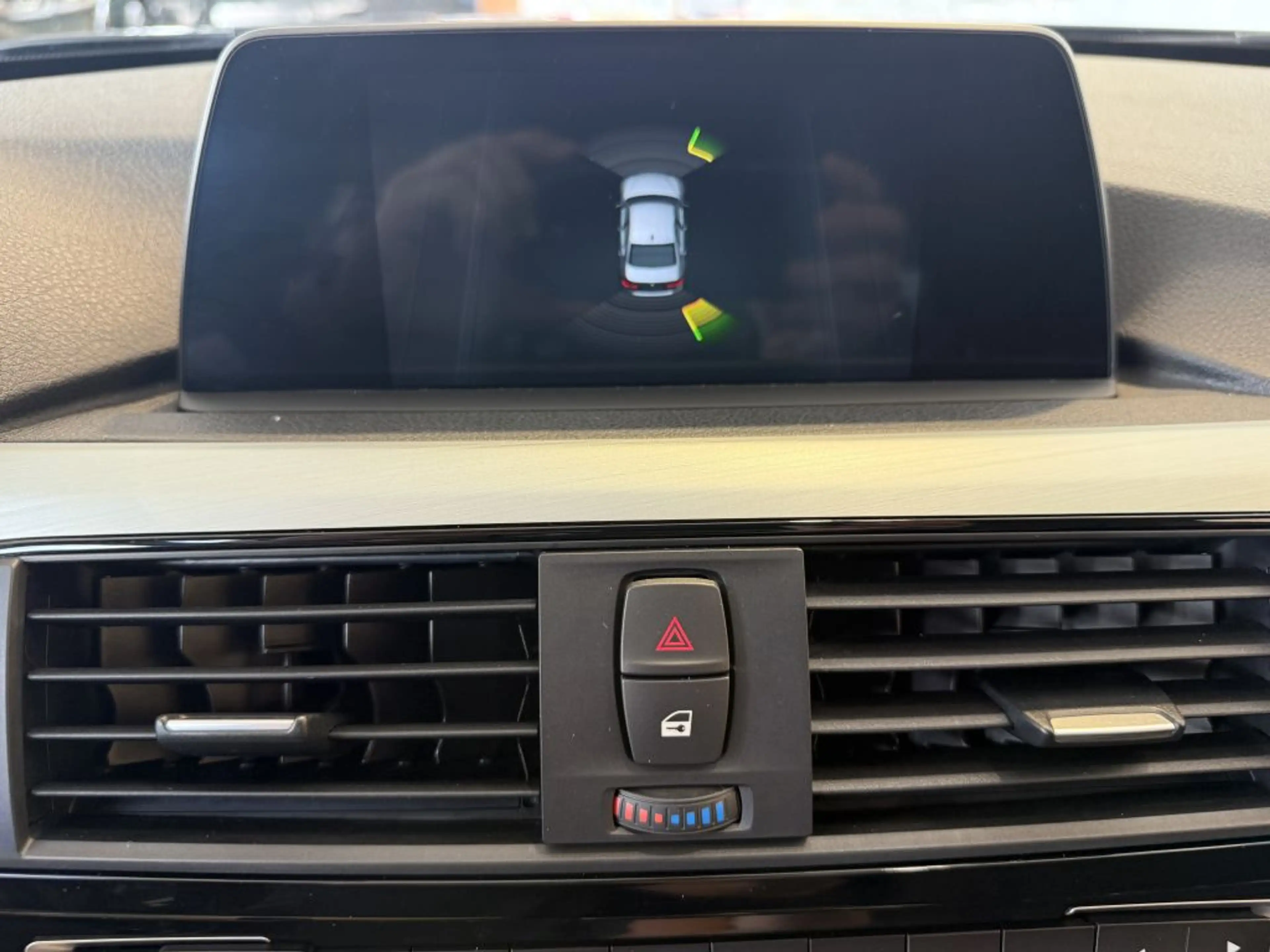 BMW 320 i Advantage Aut.8G LED+NAVI+HIFI+AL+SITZH+ — photo 6