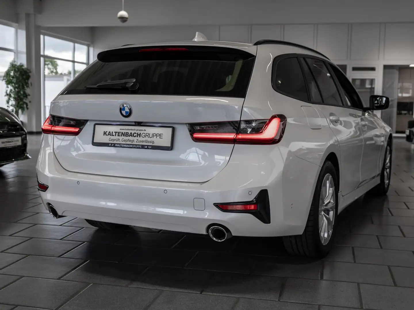 BMW 320 d Touring xDrive Advantage AHK LASER LED Weiß - 2