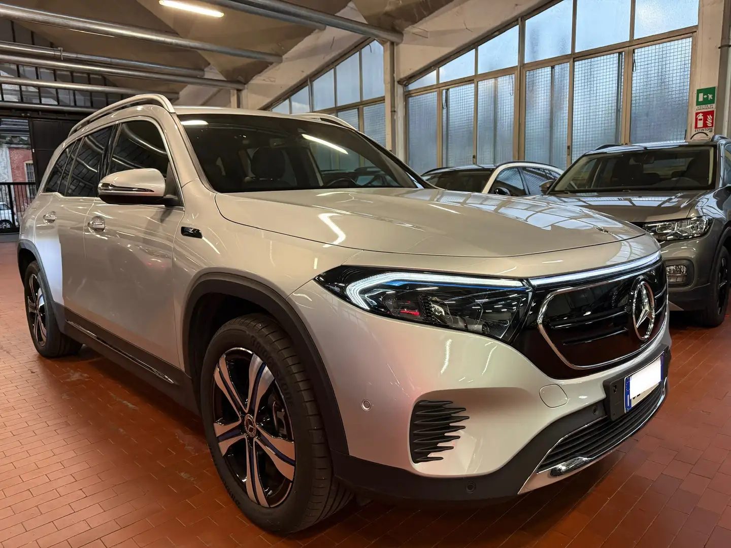 Mercedes-Benz EQB 250 EQB - X243 2021 Premium Silber - 2