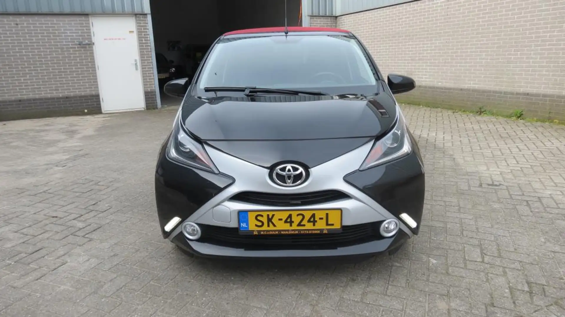 Toyota Aygo 1.0 VVT-i x-pose Schwarz - 2