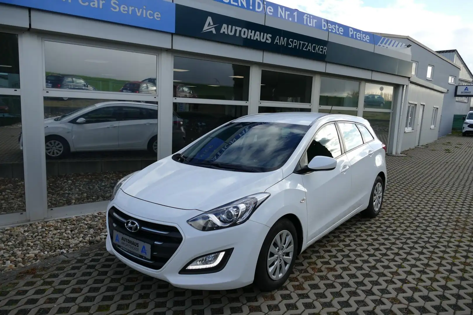 Hyundai i30 1.4 Kombi blue Classic Weiß - 2