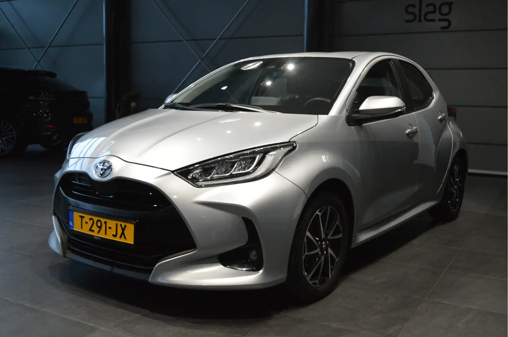 Toyota Yaris 1.5 VVT-i Dynamic airco camera keyless carplay 16 Gris - 2