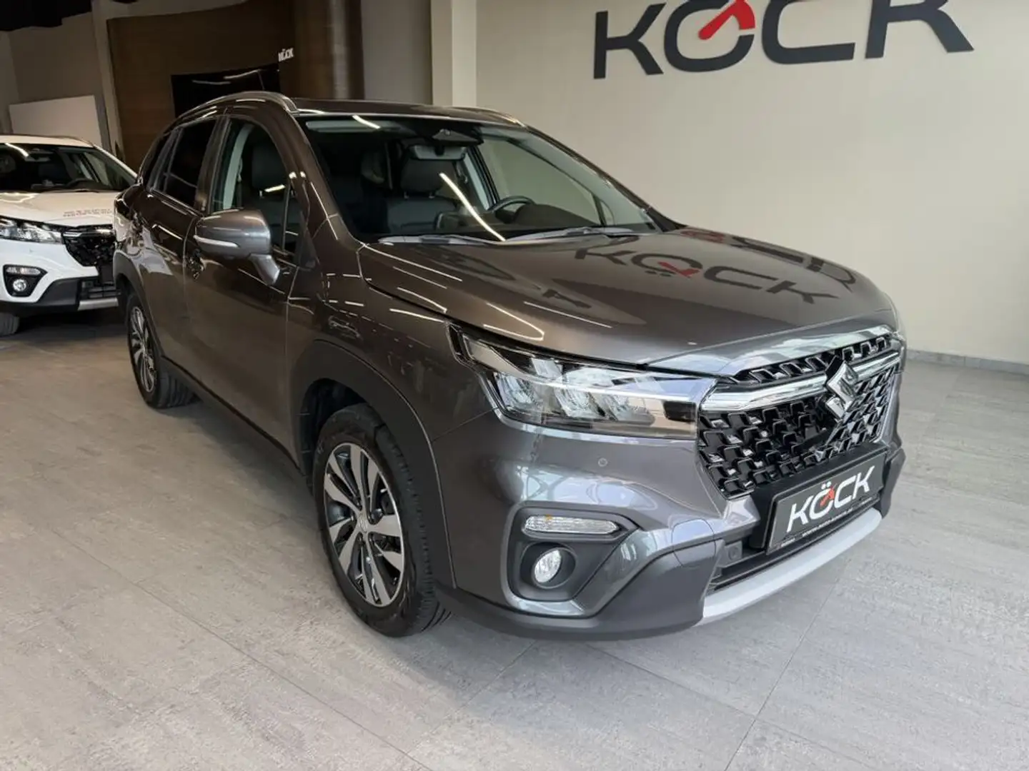 Suzuki S-Cross Allgrip Flash Grau - 2