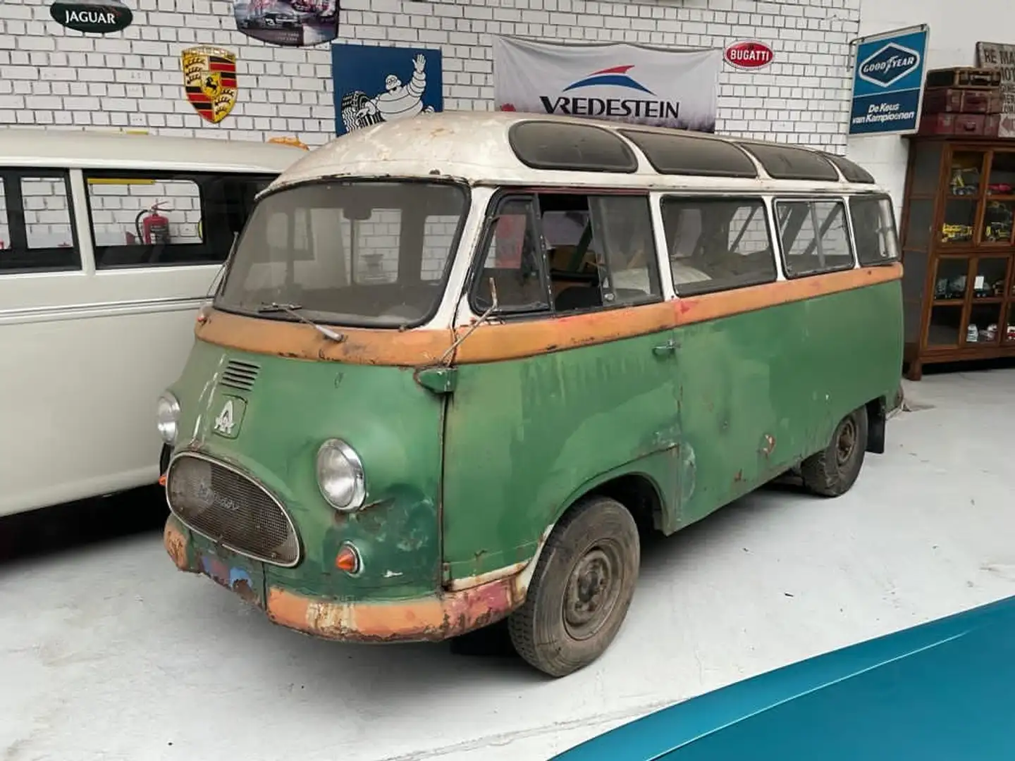 Oldtimer Hanomag Matador E Kombi M0404 Grün - 1
