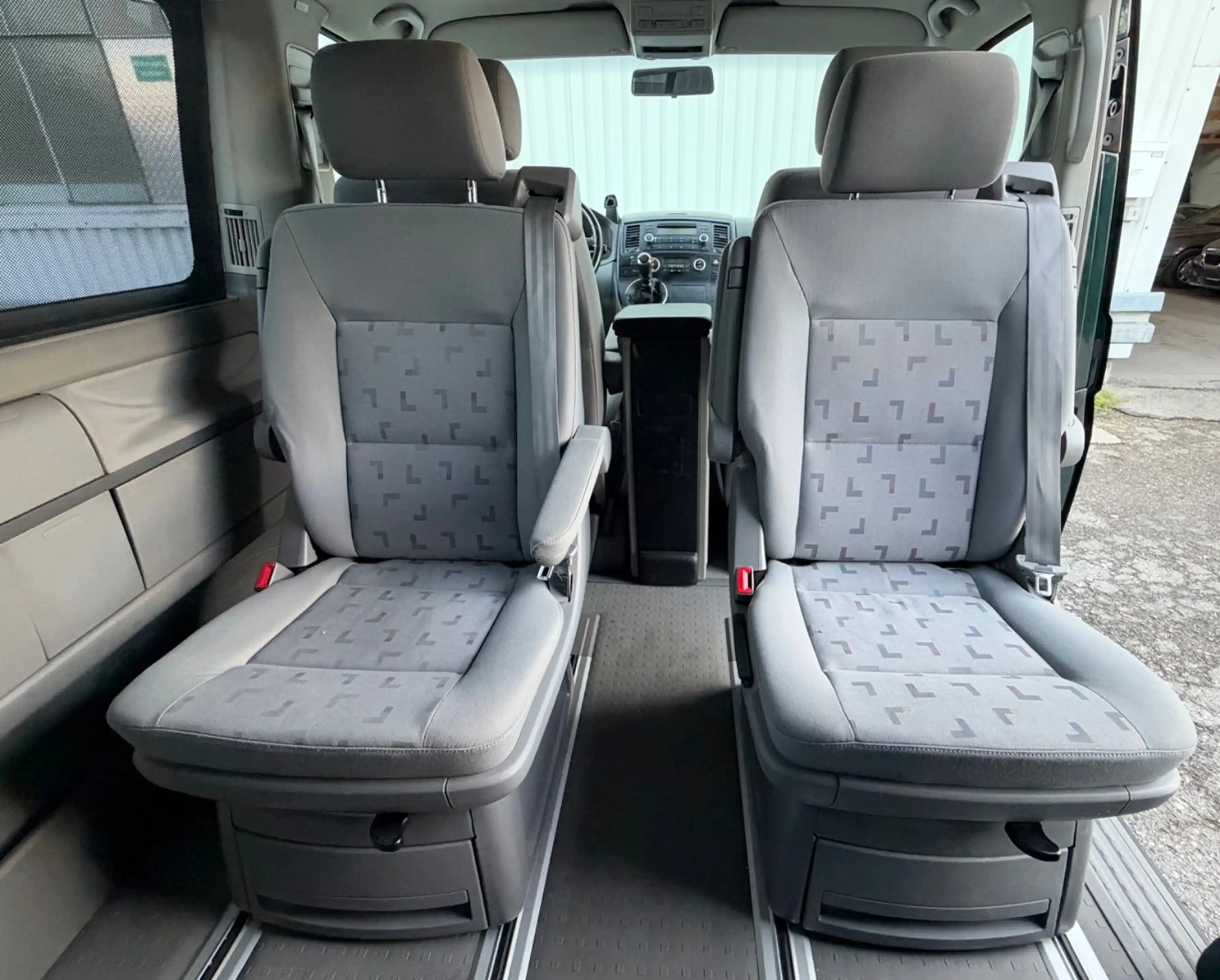 Volkswagen T5 Multivan 7 Sitzer AHK Doppelklima — photo 17
