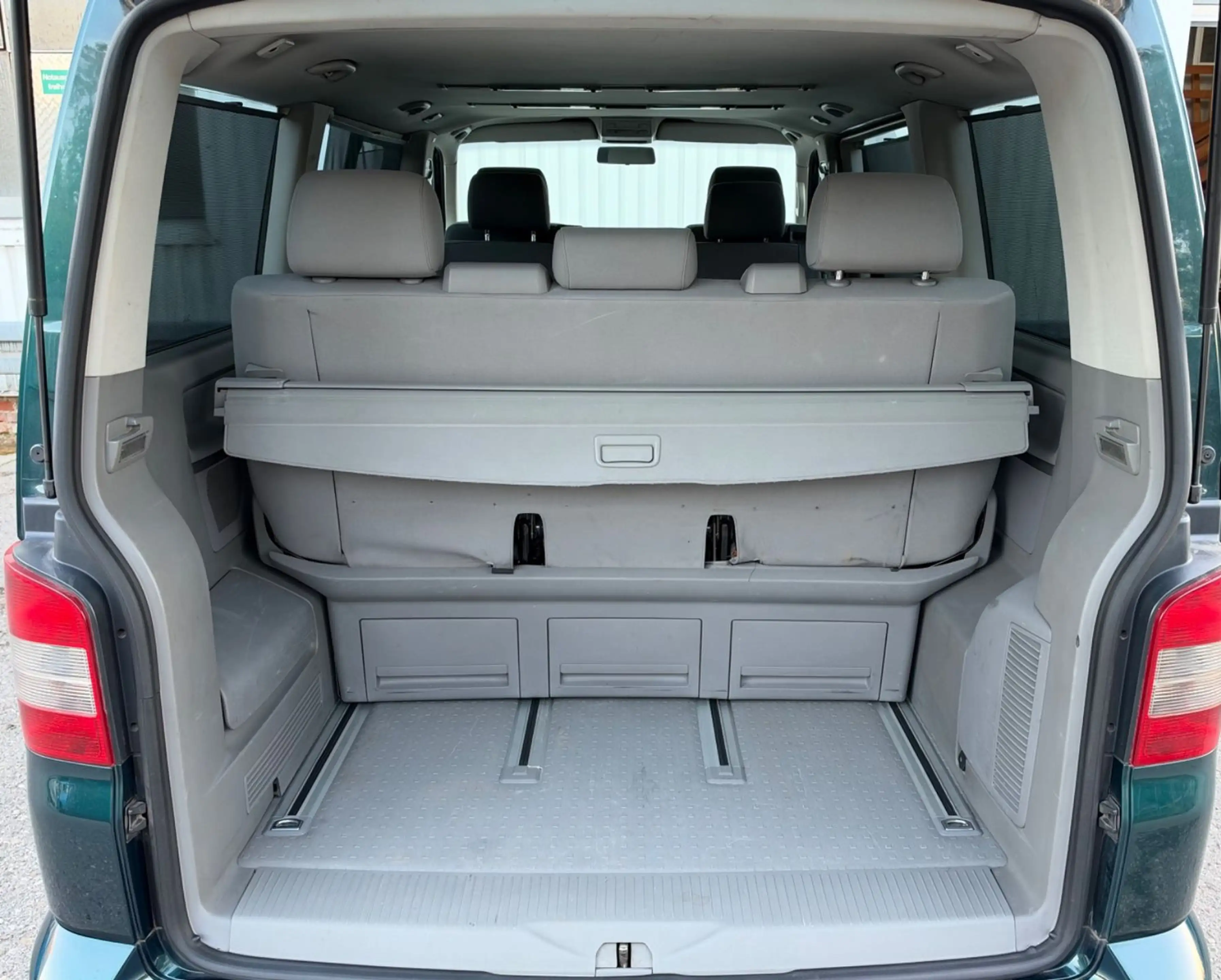 Volkswagen T5 Multivan 7 Sitzer AHK Doppelklima — photo 28