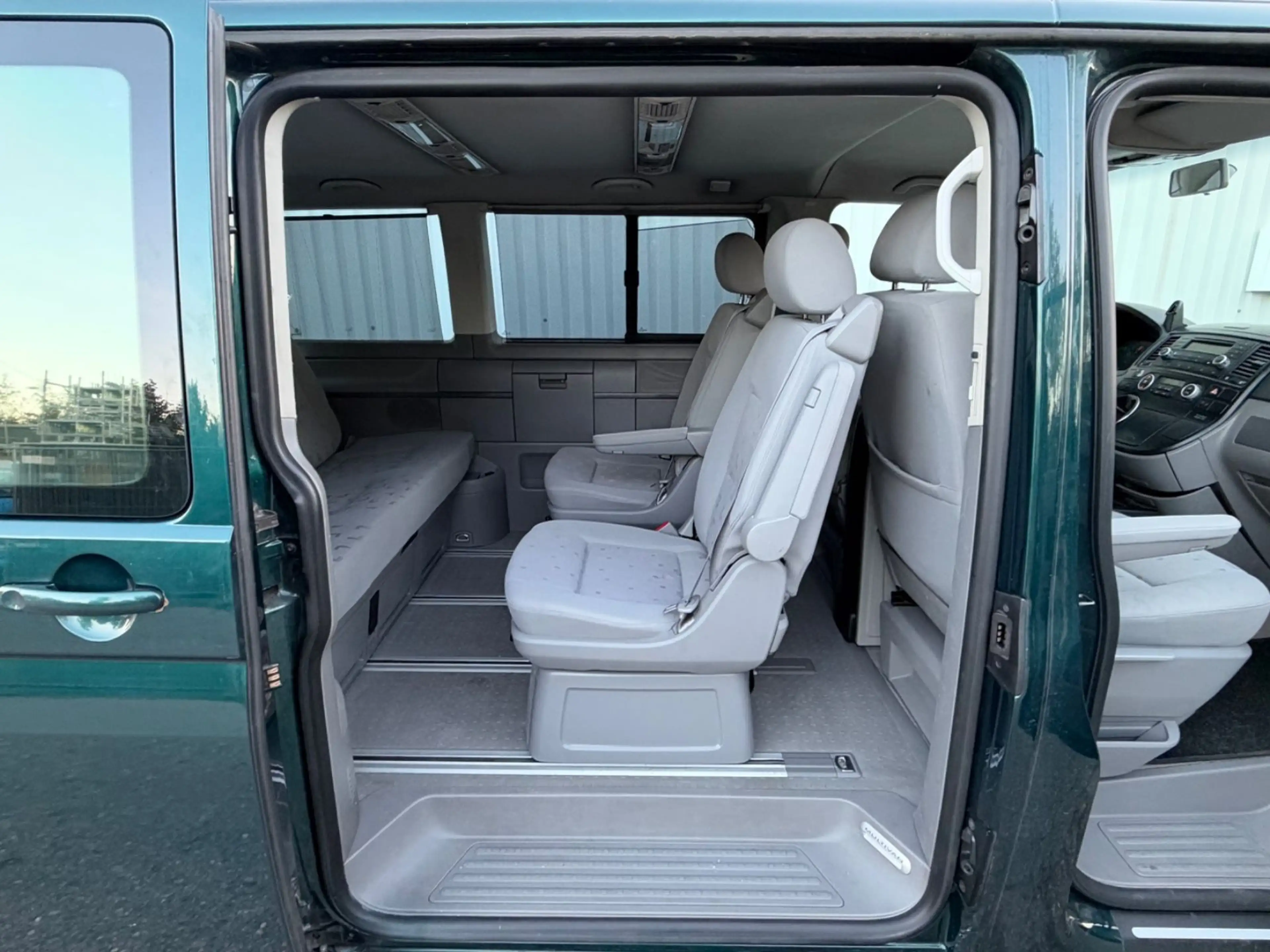 Volkswagen T5 Multivan 7 Sitzer AHK Doppelklima — photo 13