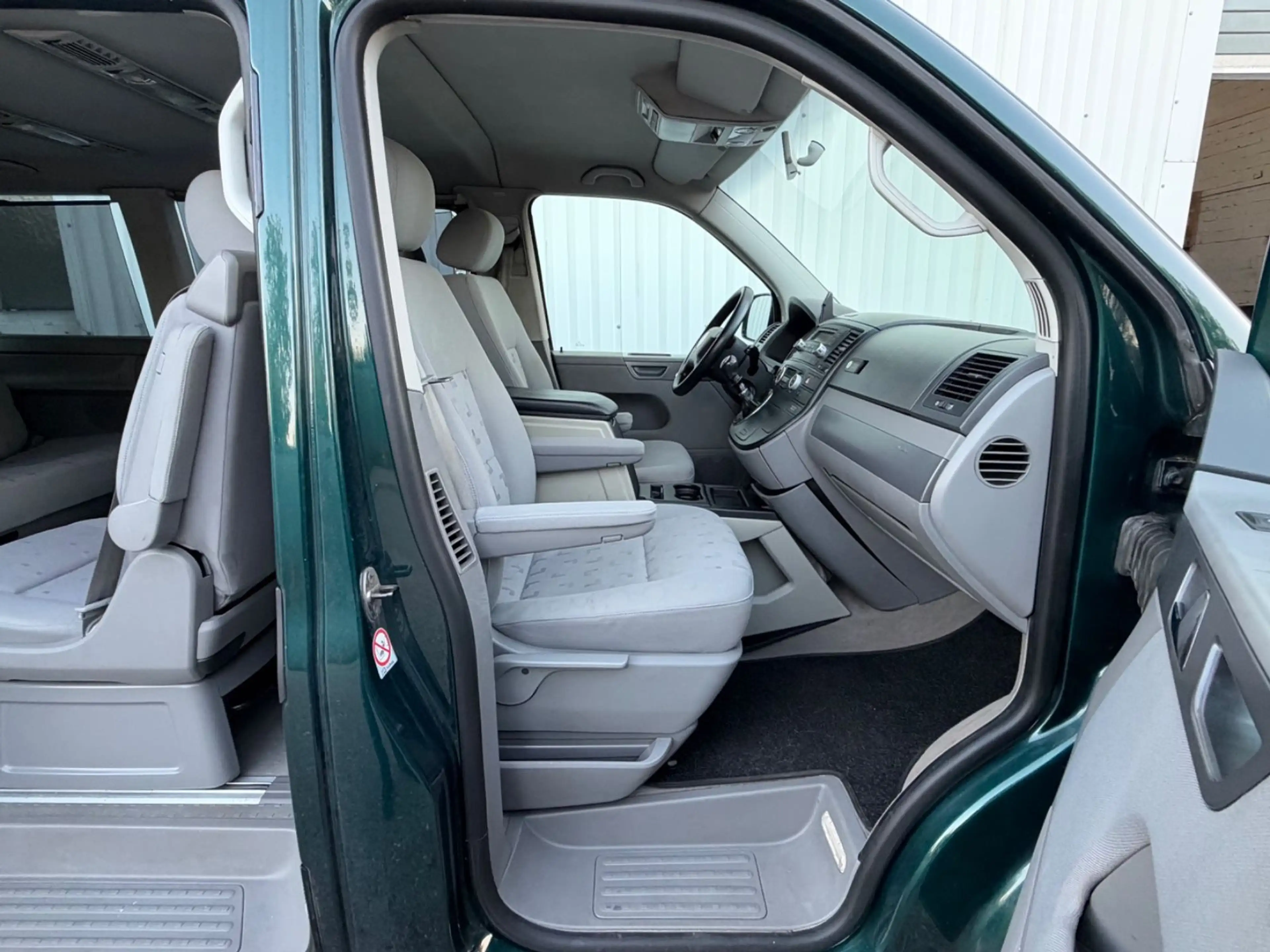 Volkswagen T5 Multivan 7 Sitzer AHK Doppelklima — photo 22