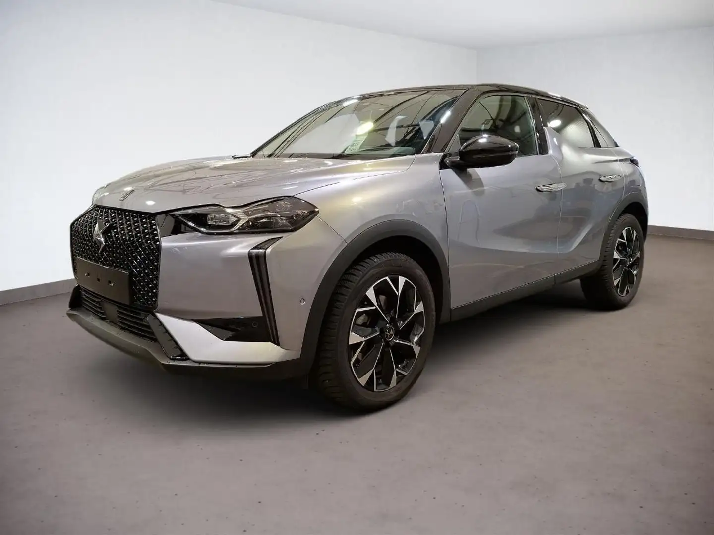 DS Automobiles DS 3 HDI130 EAT8 St. Exupery NAPPALEDER Grau - 1