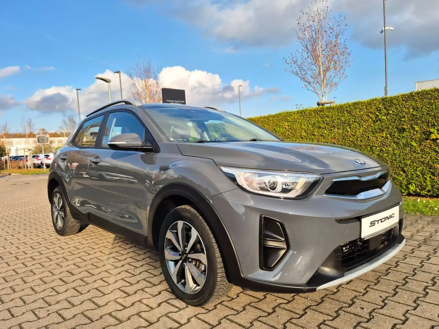 Kia Stonic 1.2 Vision Navi Rückfahrkamera Grau - 2