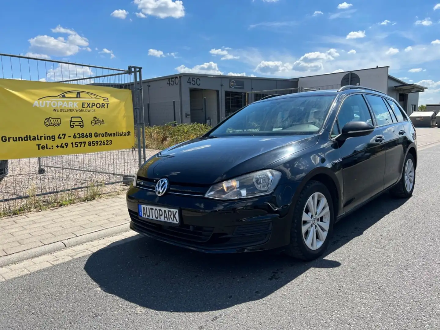 Volkswagen Golf VII Variant Comfortline TGI BlueMotion/DSG/ Černá - 1