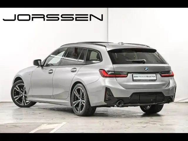 BMW 3 Series view 5