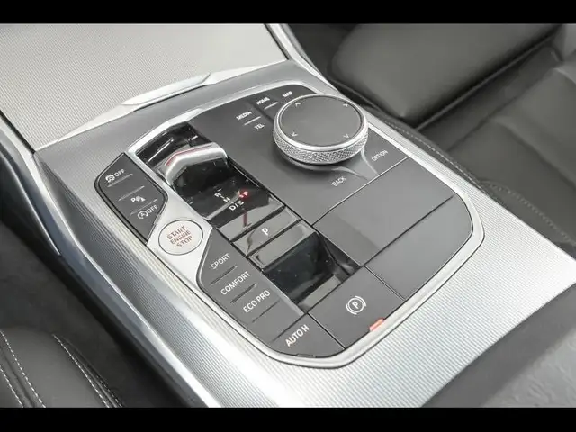 BMW 3 Series view 11