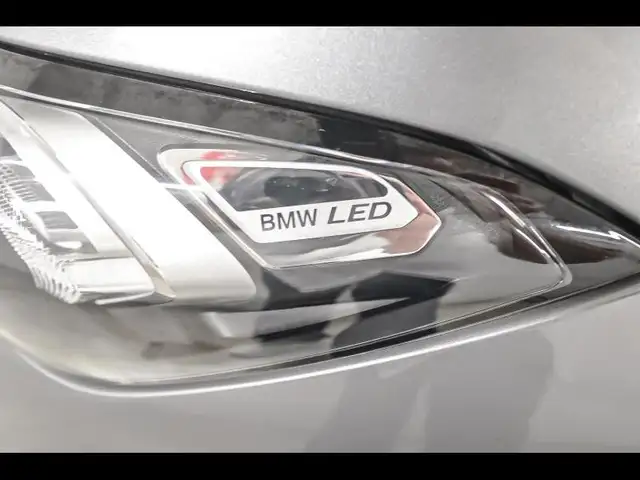 BMW 3 Series view 16