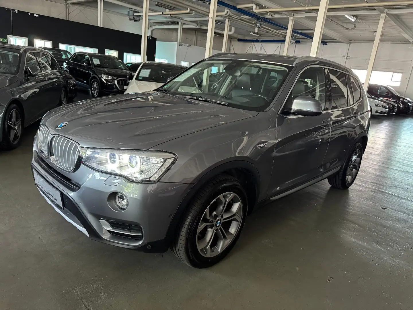 BMW X3 xDrive 20d X-LINE SPORT NAVI HUD KEYLESS STHD Grijs - 1