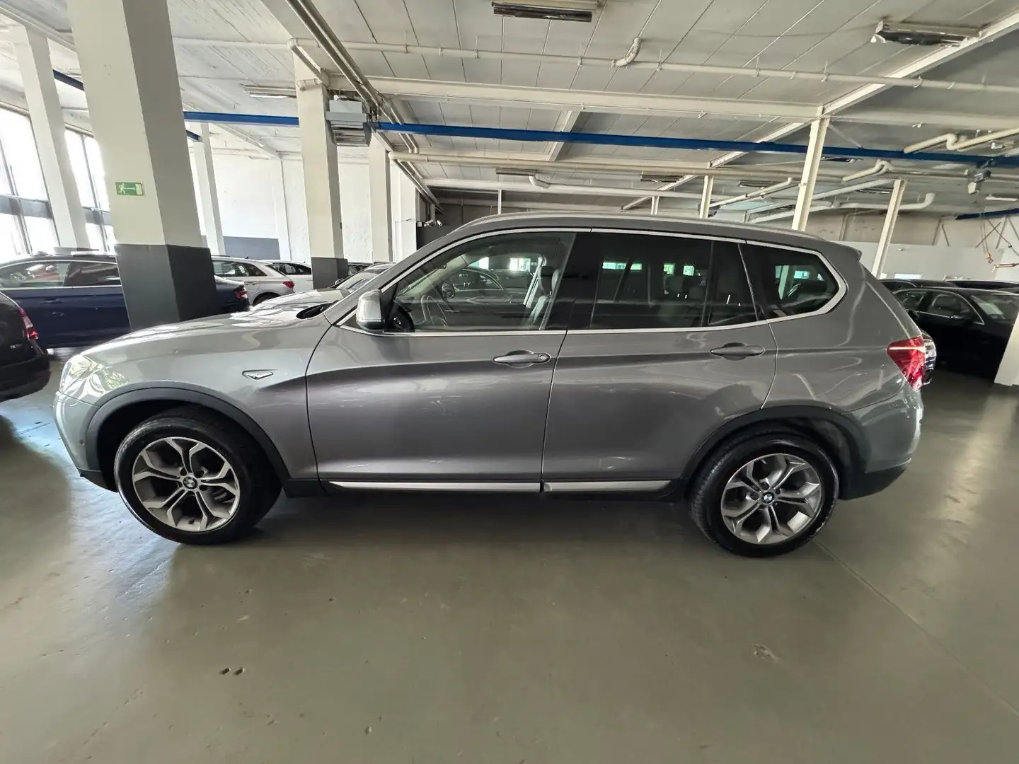 BMW X3 xDrive 20d X-LINE SPORT NAVI HUD KEYLESS STHD Grijs - 2