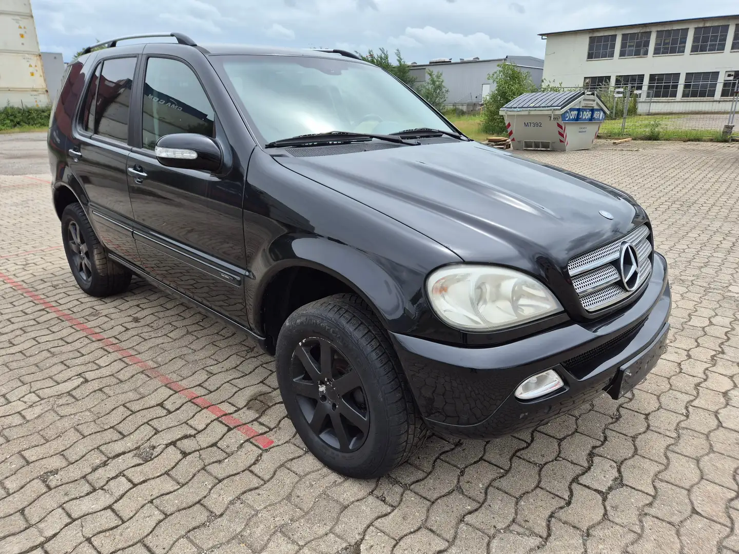 Mercedes-Benz ML 350 Final Edition Schwarz - 2