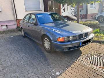 523i
