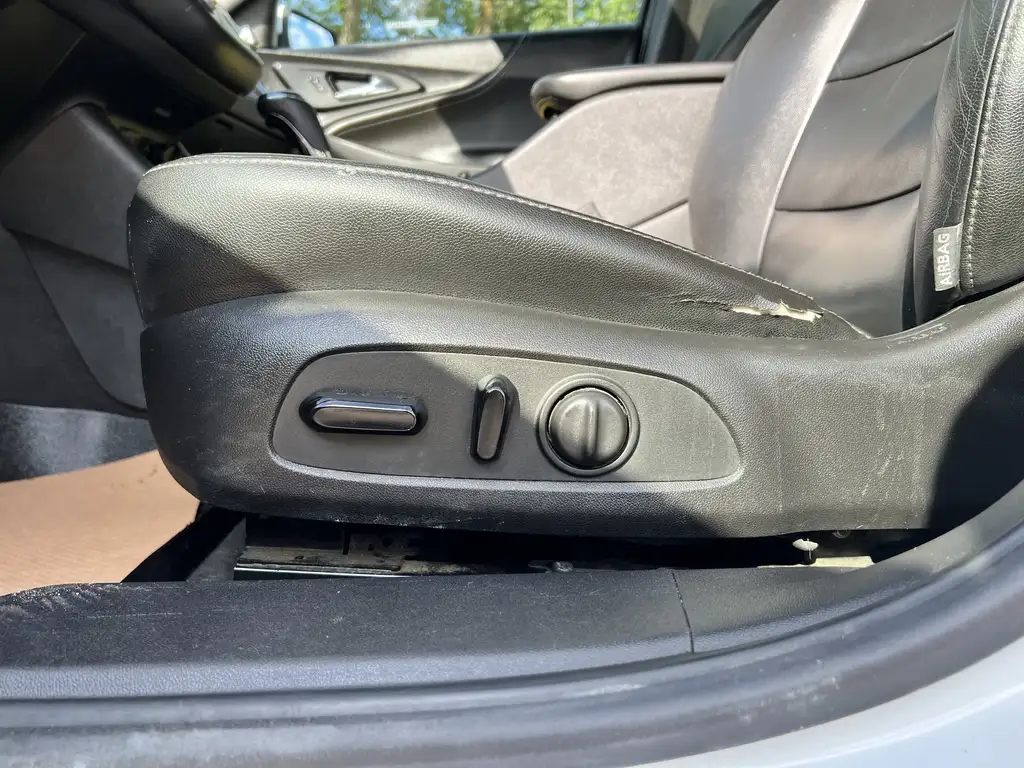 2016 Chevrolet Malibu Hybrid Hybrid | Reverse Camera | Apple CarPlay/Android Au — photo 7