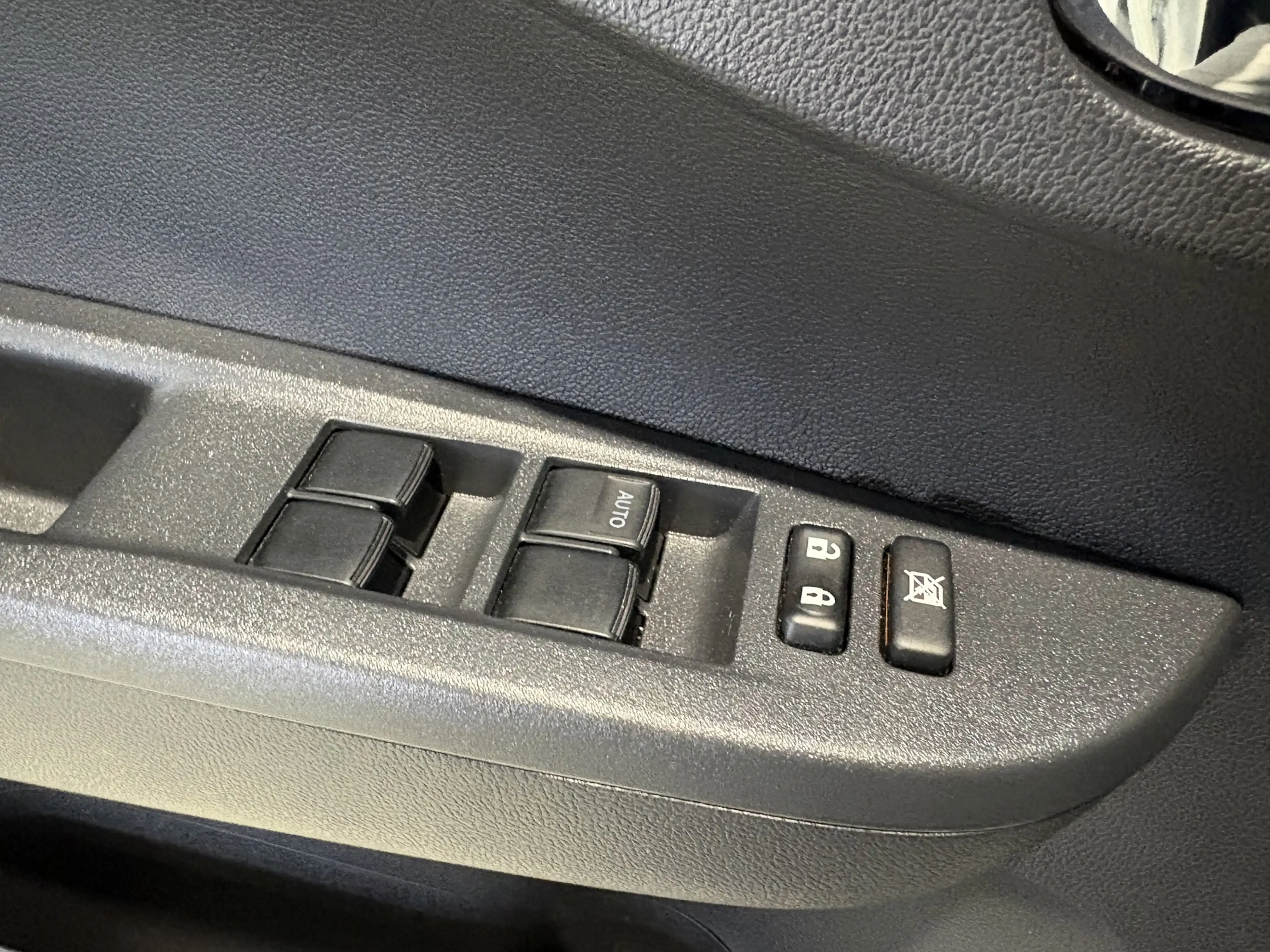 Toyota Verso-S 1.3 VVT-i Dynamic — photo 13
