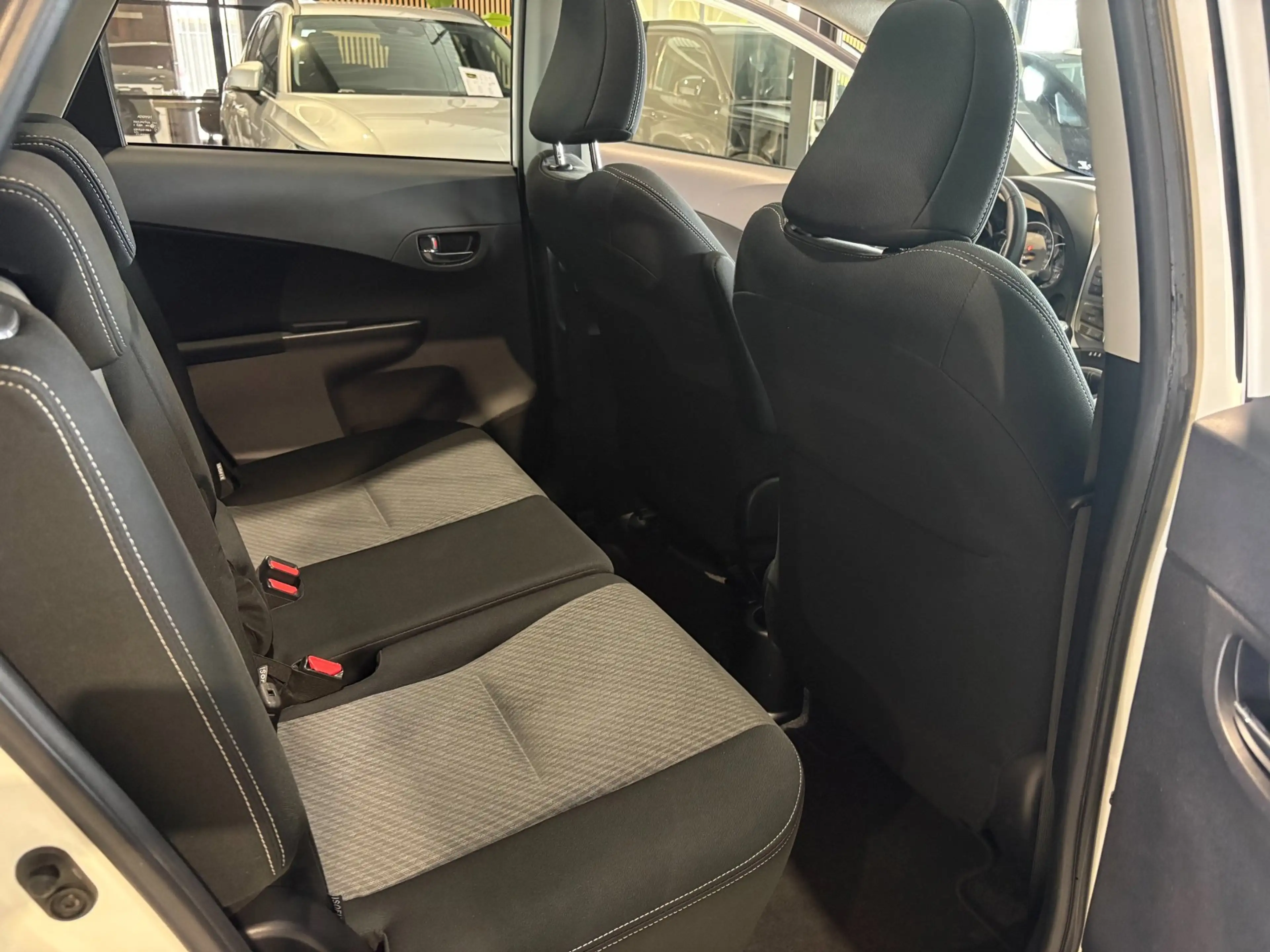Toyota Verso-S 1.3 VVT-i Dynamic — photo 8
