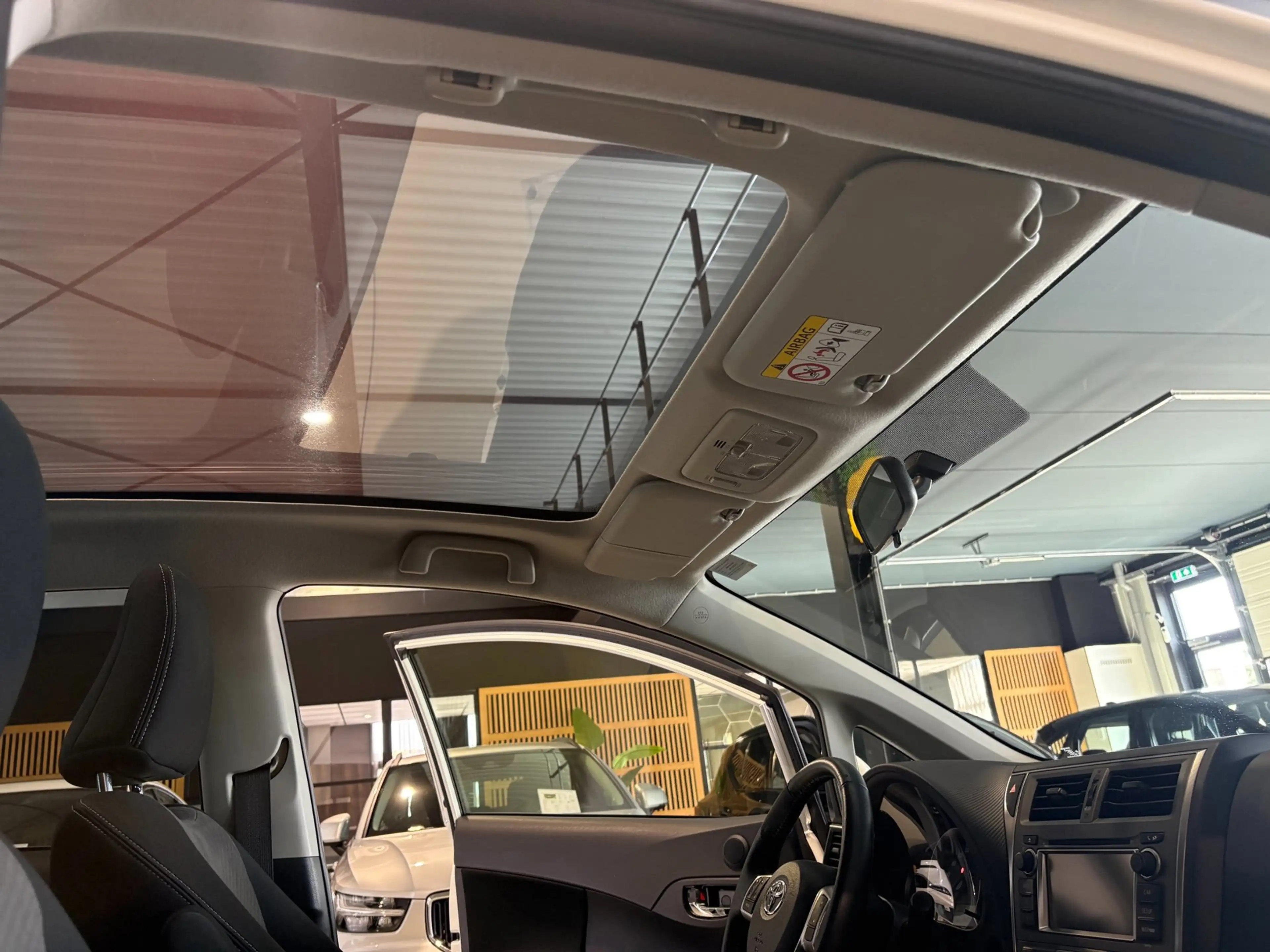 Toyota Verso-S 1.3 VVT-i Dynamic — photo 9