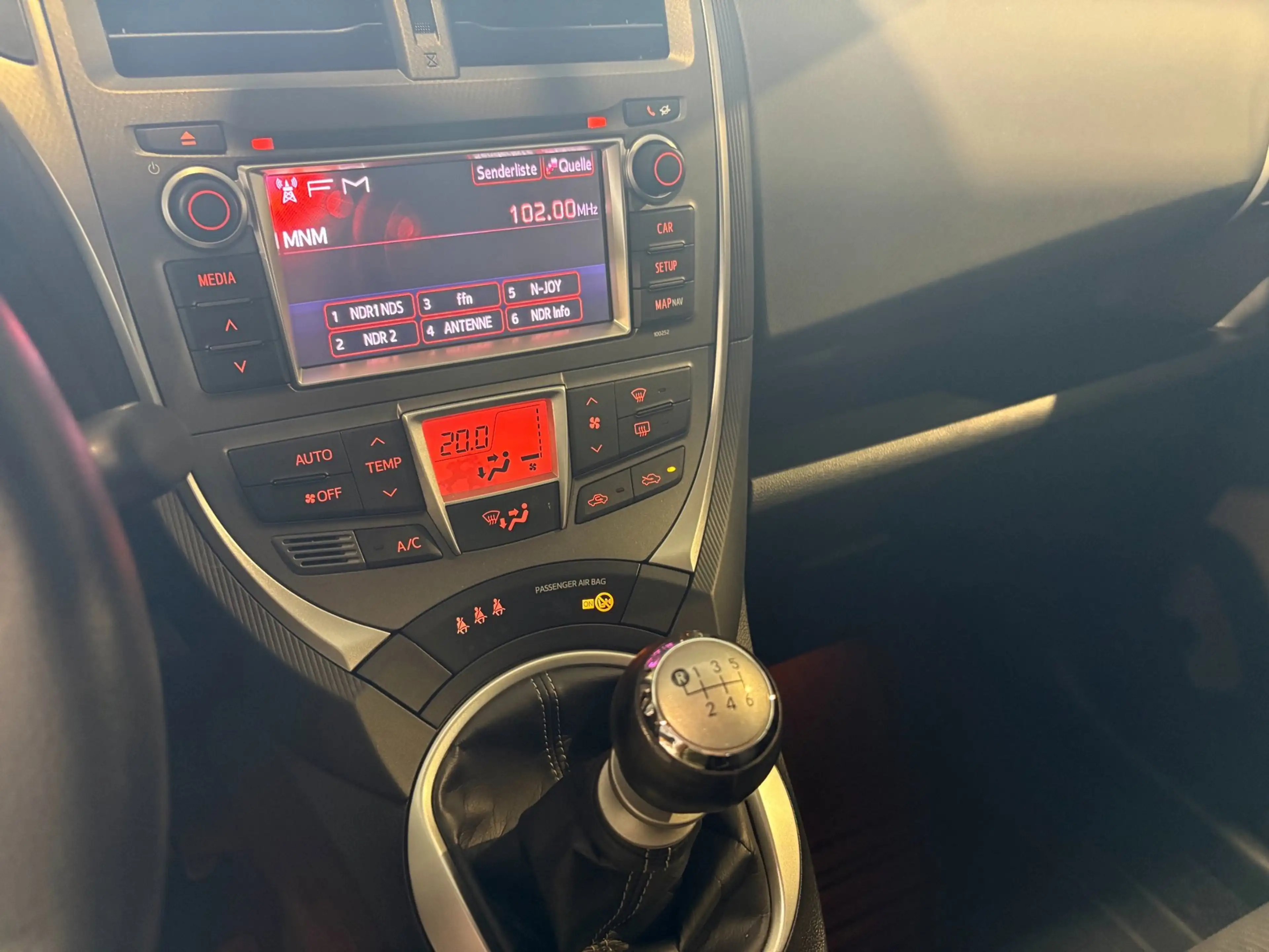 Toyota Verso-S 1.3 VVT-i Dynamic — photo 10