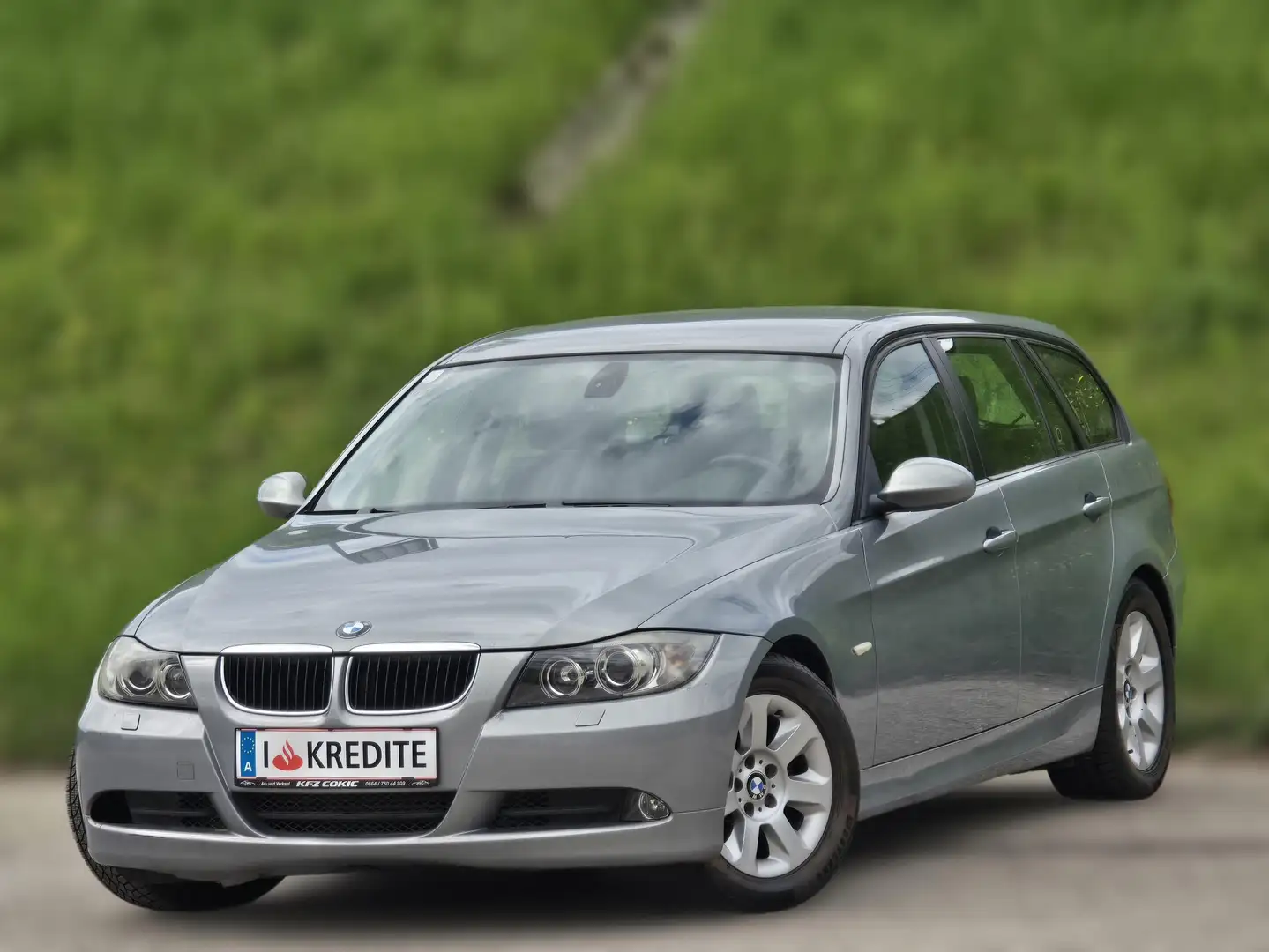 BMW 320 d*Leder* Tempomat* Gepflegter Zustand* Klima Grau - 1
